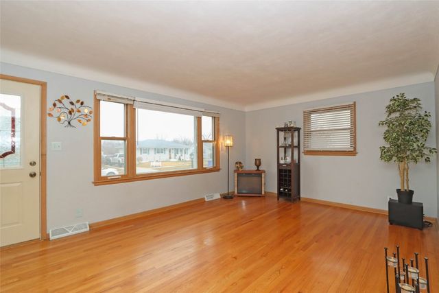 2825 Schultz Drive, Cedar Rapids, IA 52405