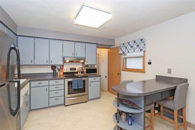 2825 Schultz Drive, Cedar Rapids, IA 52405