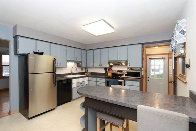 2825 Schultz Drive, Cedar Rapids, IA 52405