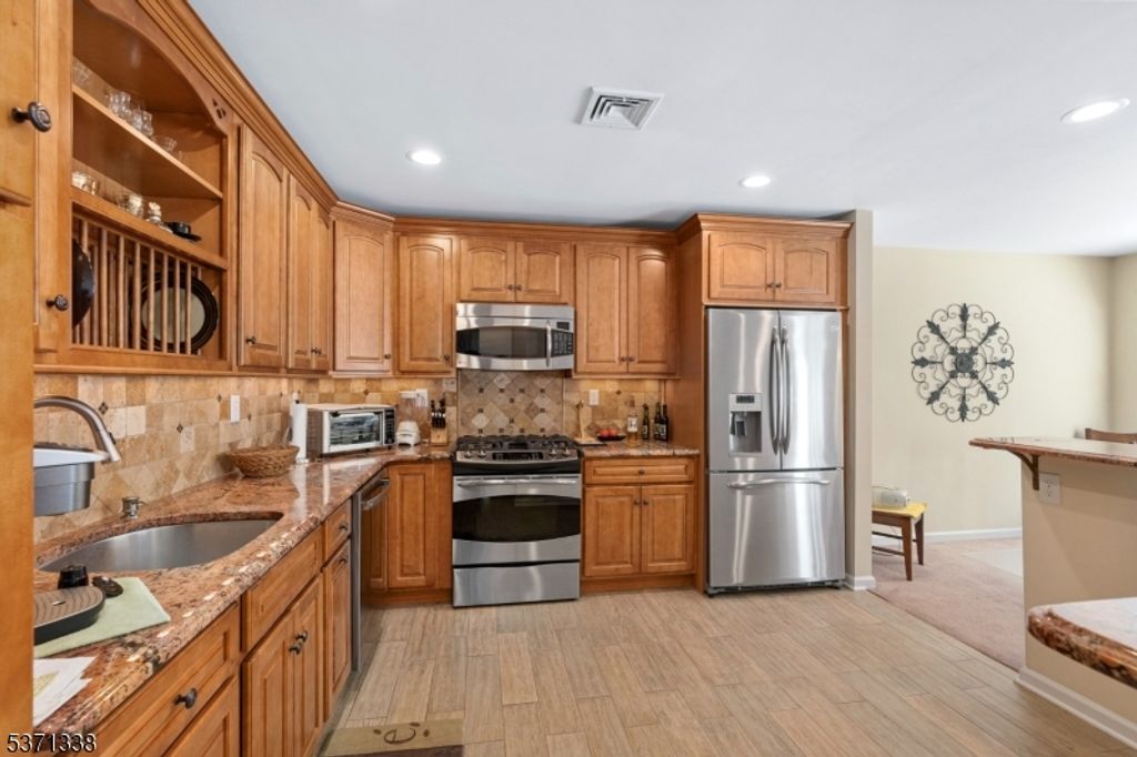 1 Ferndale Ln, Hardyston Twp., NJ 07419