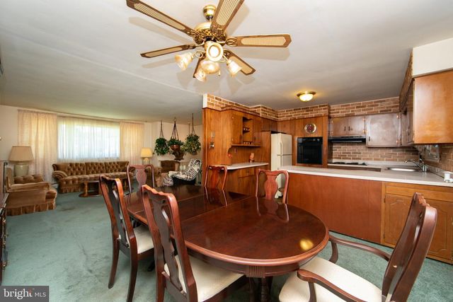 275 ESSEX AVE, West Deptford, NJ 08086