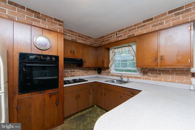 275 ESSEX AVE, West Deptford, NJ 08086