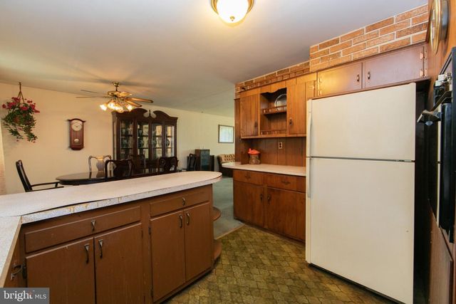 275 ESSEX AVE, West Deptford, NJ 08086