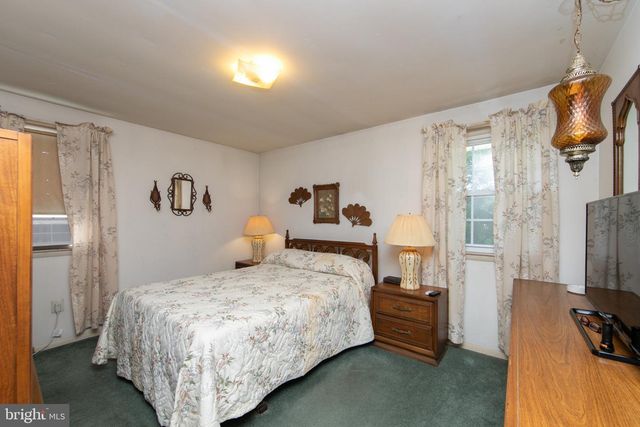 275 ESSEX AVE, West Deptford, NJ 08086
