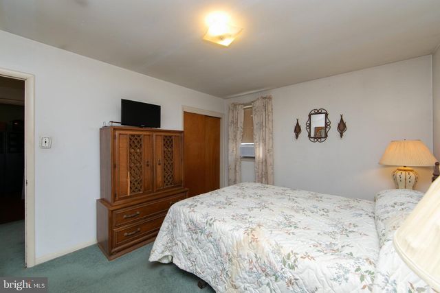 275 ESSEX AVE, West Deptford, NJ 08086
