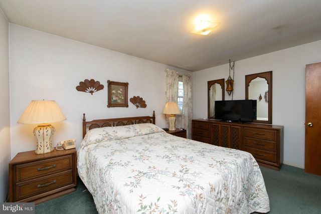 275 ESSEX AVE, West Deptford, NJ 08086