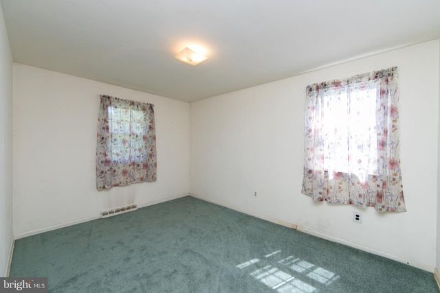 275 ESSEX AVE, West Deptford, NJ 08086