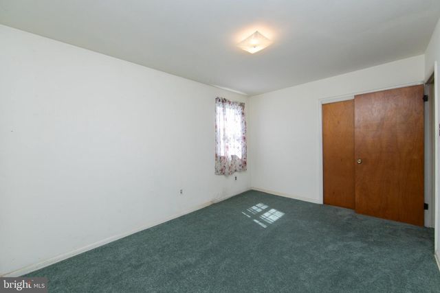 275 ESSEX AVE, West Deptford, NJ 08086