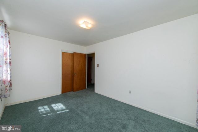 275 ESSEX AVE, West Deptford, NJ 08086