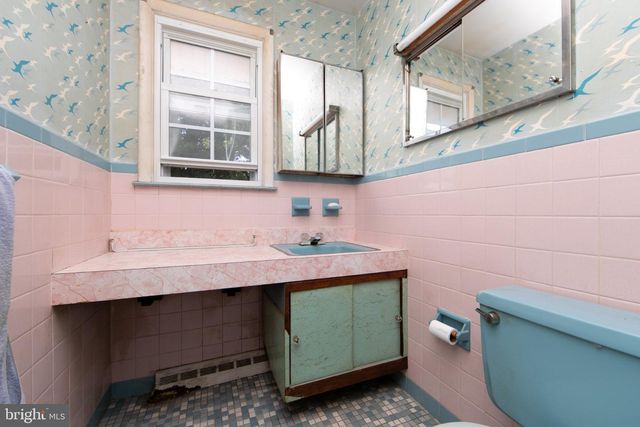 275 ESSEX AVE, West Deptford, NJ 08086
