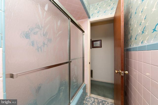 275 ESSEX AVE, West Deptford, NJ 08086