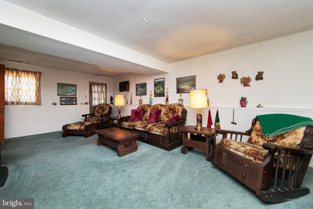 275 ESSEX AVE, West Deptford, NJ 08086