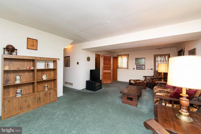 275 ESSEX AVE, West Deptford, NJ 08086
