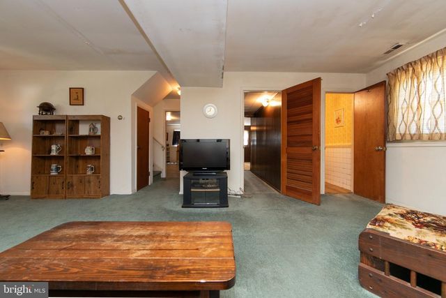 275 ESSEX AVE, West Deptford, NJ 08086