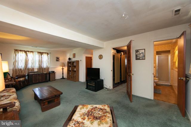 275 ESSEX AVE, West Deptford, NJ 08086