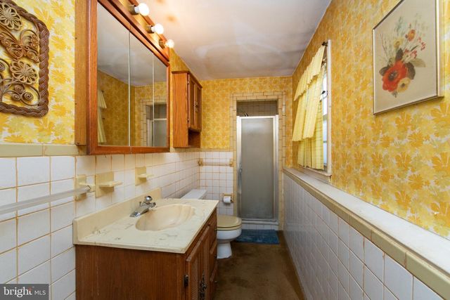 275 ESSEX AVE, West Deptford, NJ 08086