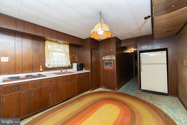 275 ESSEX AVE, West Deptford, NJ 08086