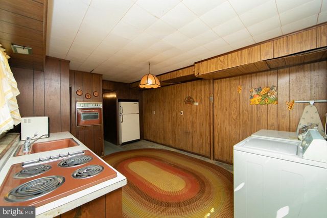 275 ESSEX AVE, West Deptford, NJ 08086