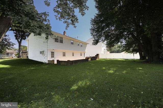 275 ESSEX AVE, West Deptford, NJ 08086