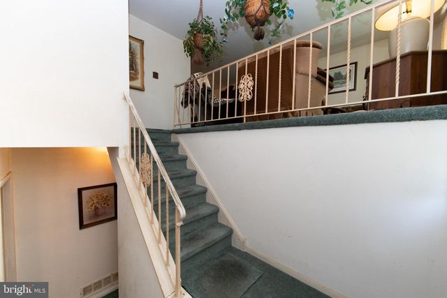 275 ESSEX AVE, West Deptford, NJ 08086