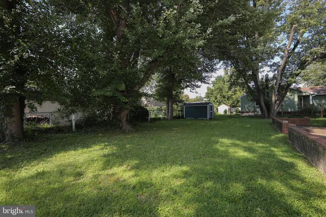 275 ESSEX AVE, West Deptford, NJ 08086