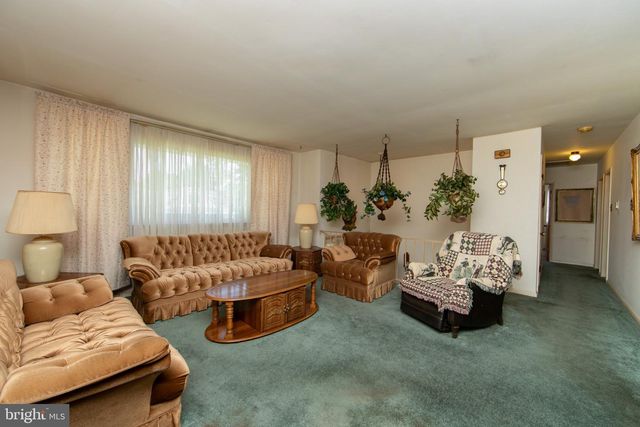 275 ESSEX AVE, West Deptford, NJ 08086