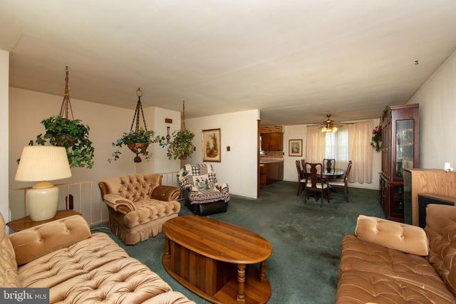 275 ESSEX AVE, West Deptford, NJ 08086