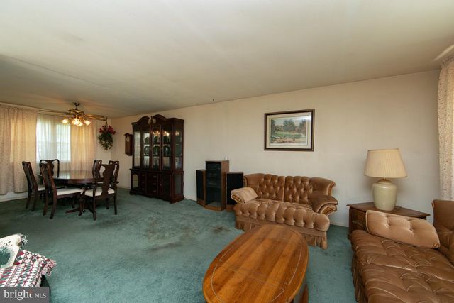 275 ESSEX AVE, West Deptford, NJ 08086
