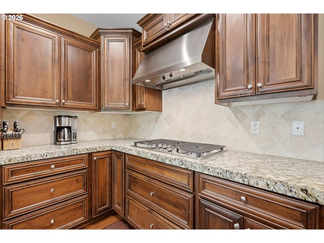 1076 EPPERLY Way, West Linn, OR 97068