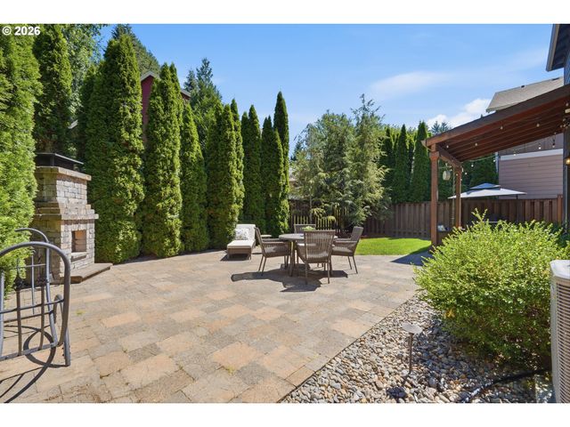 1076 EPPERLY Way, West Linn, OR 97068