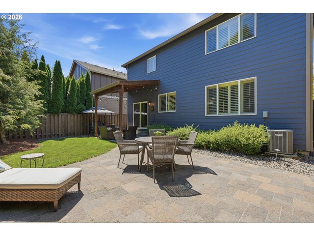 1076 EPPERLY Way, West Linn, OR 97068