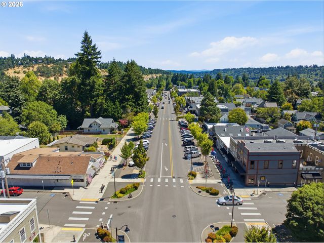 1076 EPPERLY Way, West Linn, OR 97068