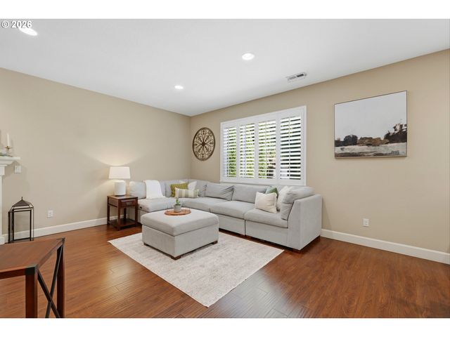1076 EPPERLY Way, West Linn, OR 97068