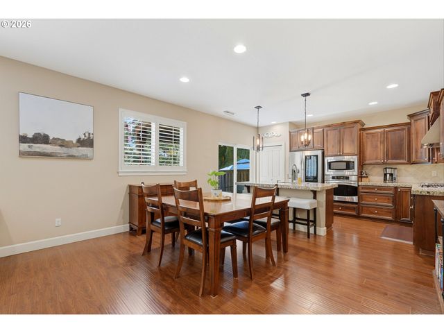 1076 EPPERLY Way, West Linn, OR 97068