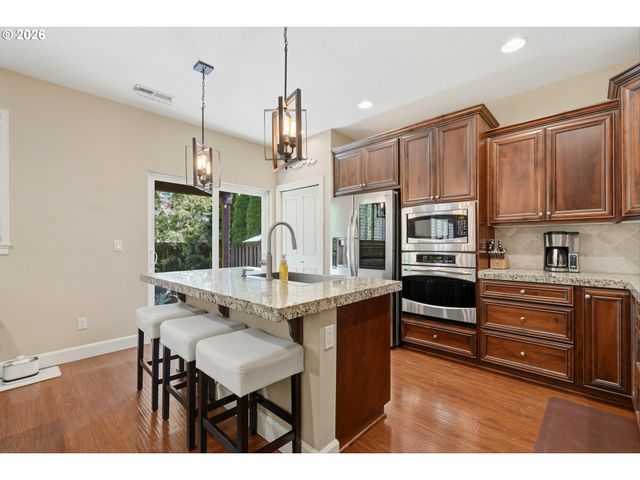 1076 EPPERLY Way, West Linn, OR 97068