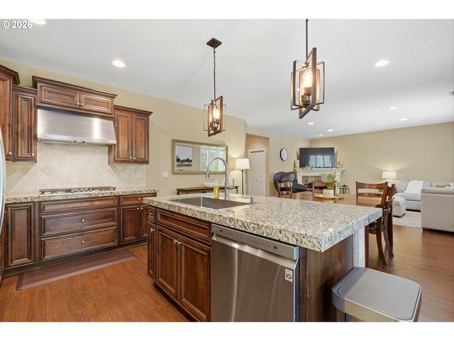 1076 EPPERLY Way, West Linn, OR 97068