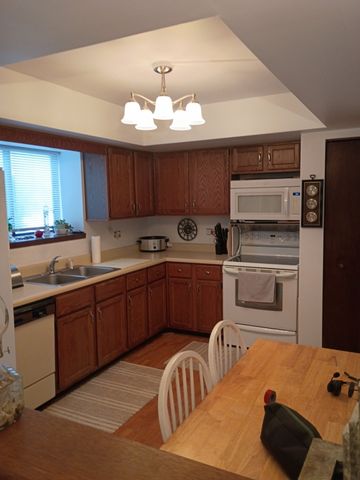 9165 North Road F, Palos Hills, IL 60465