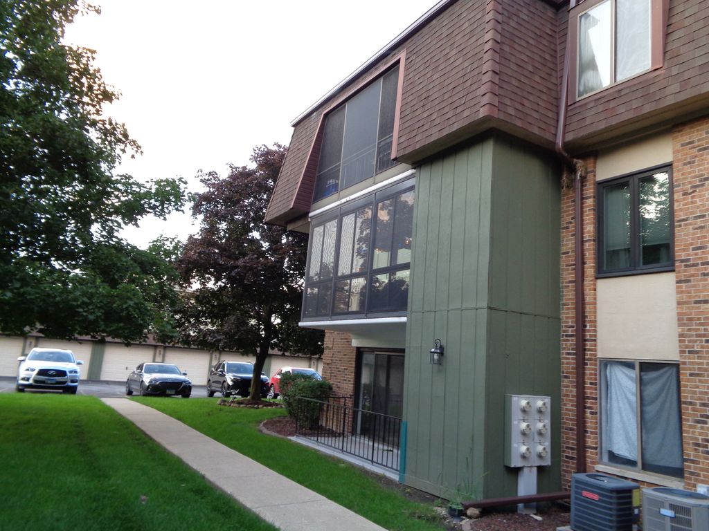 9165 North Road F, Palos Hills, IL 60465