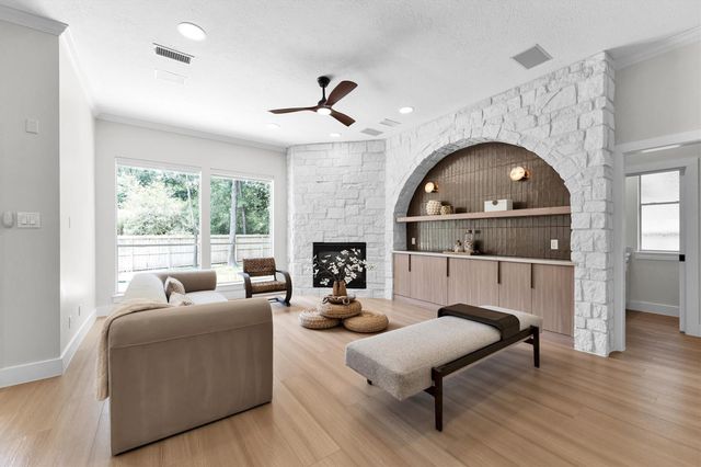 18 Floret Court, The Woodlands, TX 77382