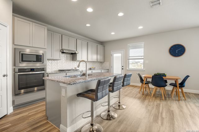 100 Clarendon, Boerne, TX 78015