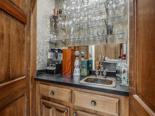 8024 NW 100th Street, Oklahoma City, OK 73162