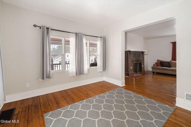 31 Cooper Avenue, Brunswick, NY 12180