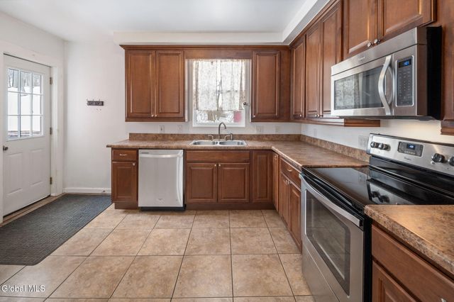 31 Cooper Avenue, Brunswick, NY 12180