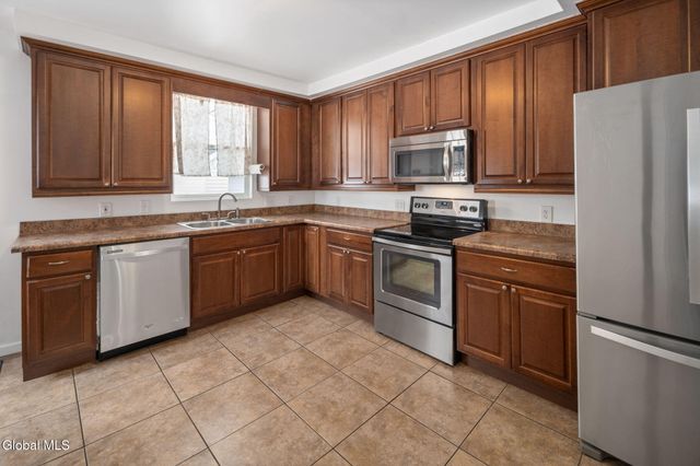 31 Cooper Avenue, Brunswick, NY 12180