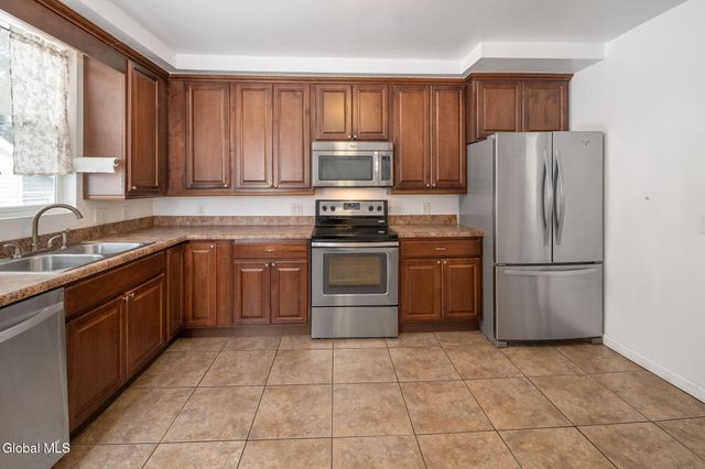 31 Cooper Avenue, Brunswick, NY 12180