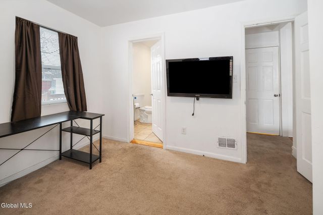 31 Cooper Avenue, Brunswick, NY 12180