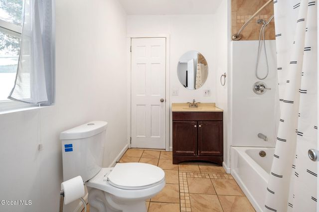 31 Cooper Avenue, Brunswick, NY 12180