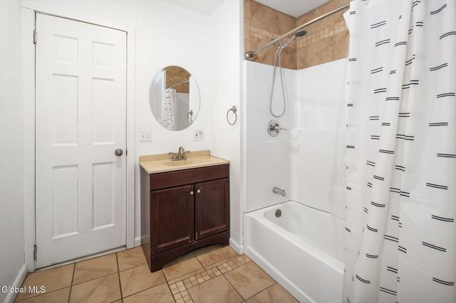 31 Cooper Avenue, Brunswick, NY 12180