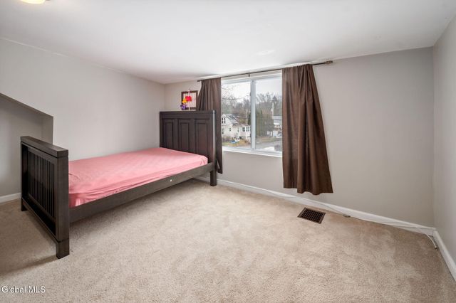 31 Cooper Avenue, Brunswick, NY 12180