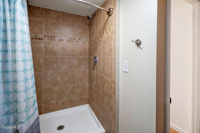 31 Cooper Avenue, Brunswick, NY 12180